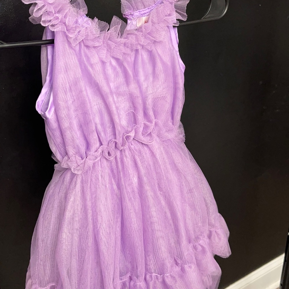 Girls lavender tulle dress size 6 but fits small like a size 5